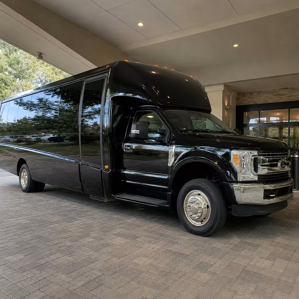 largo 15 passenger minibus rental
